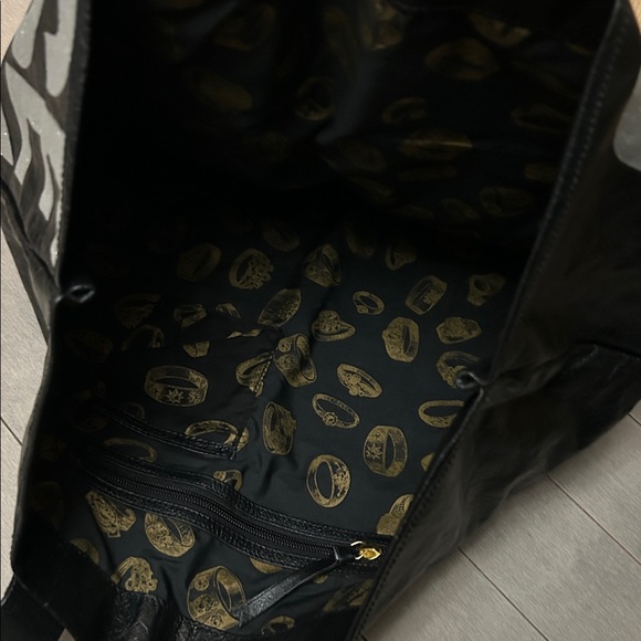 Faux Leather oversized tote - Picture 3 of 3